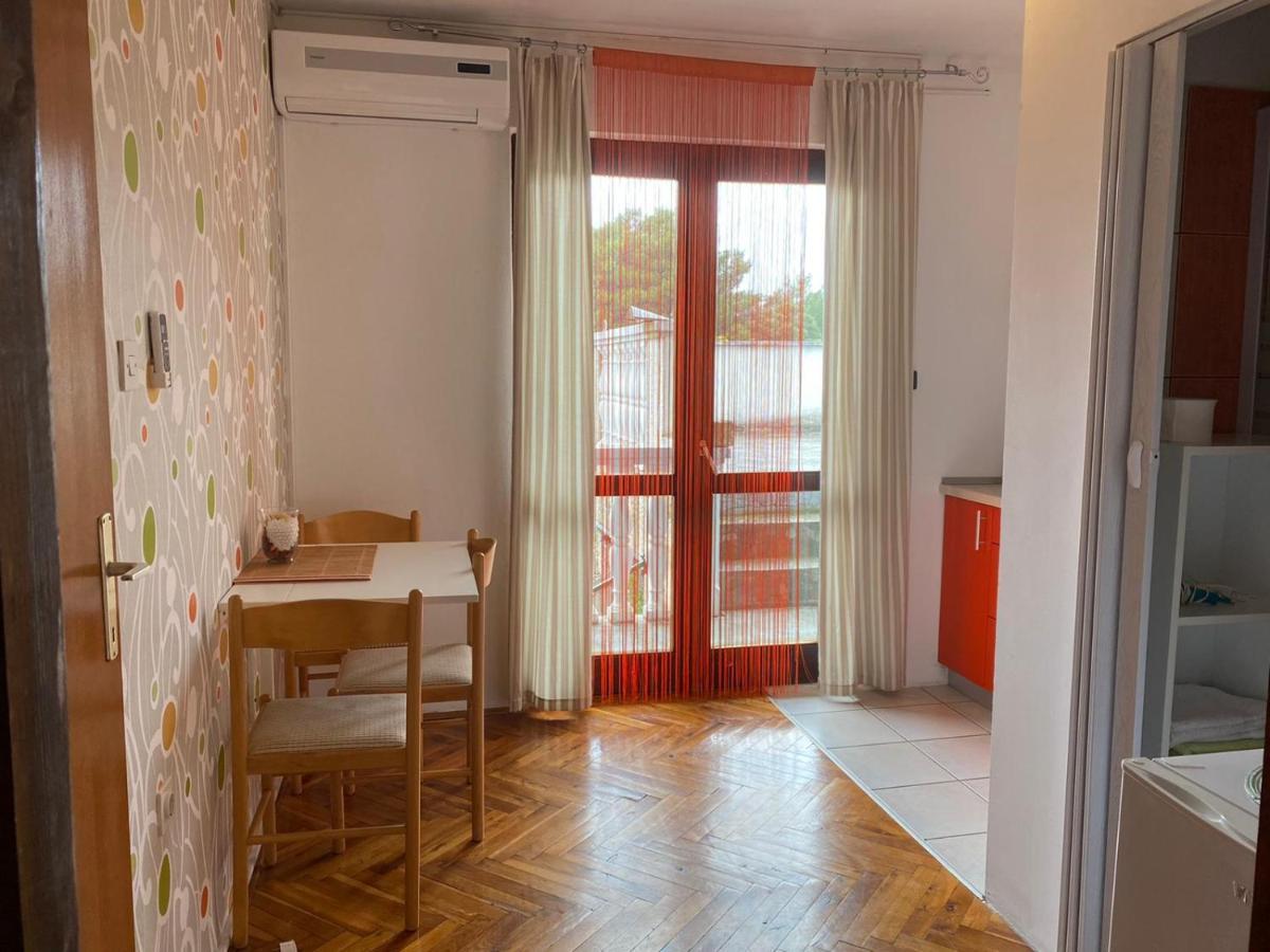 Apartmani Dana ซูโกชัน ภายนอก รูปภาพ