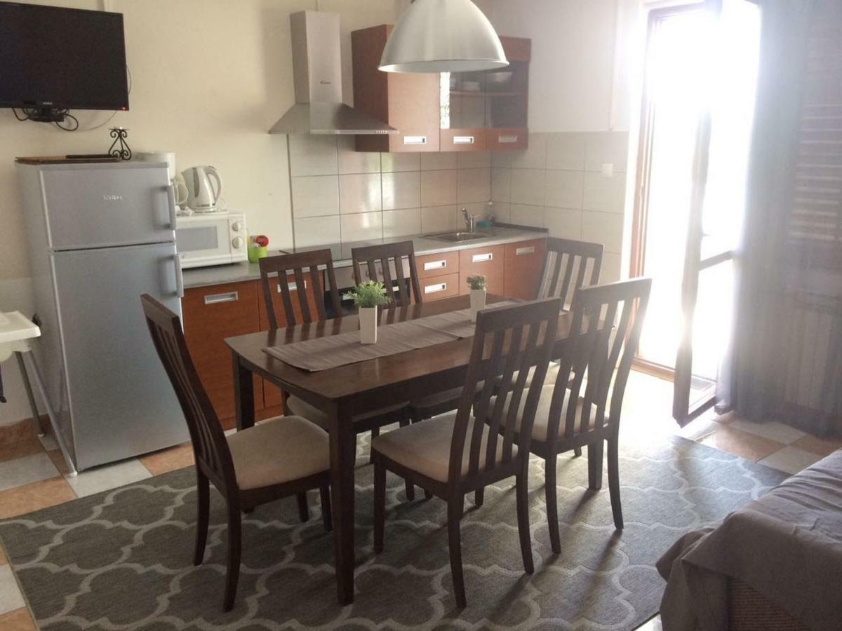 Apartmani Dana ซูโกชัน ภายนอก รูปภาพ