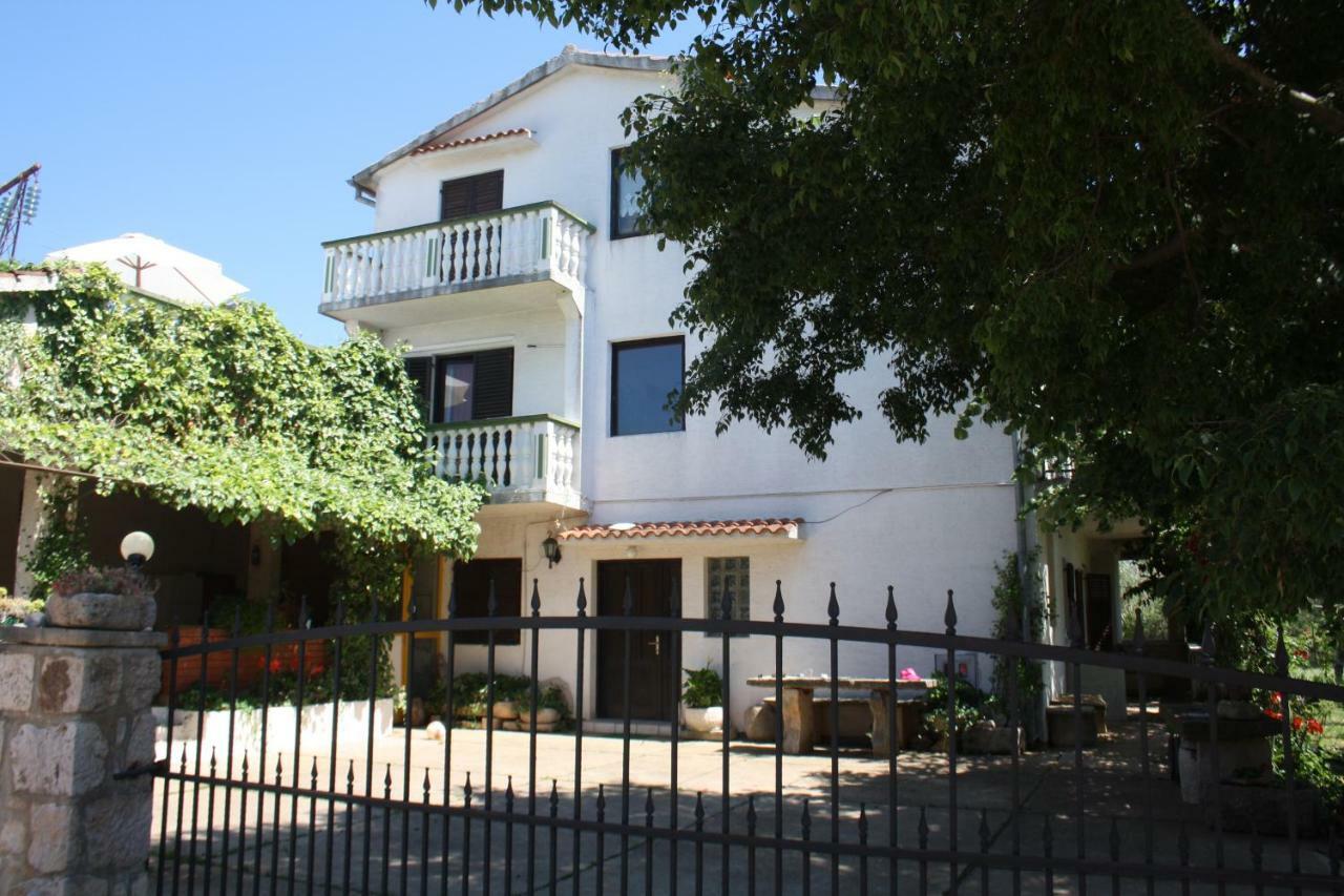 Apartmani Dana ซูโกชัน ภายนอก รูปภาพ