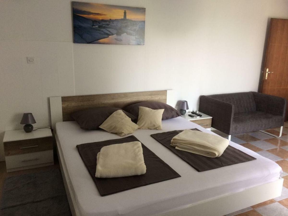 Apartmani Dana ซูโกชัน ภายนอก รูปภาพ