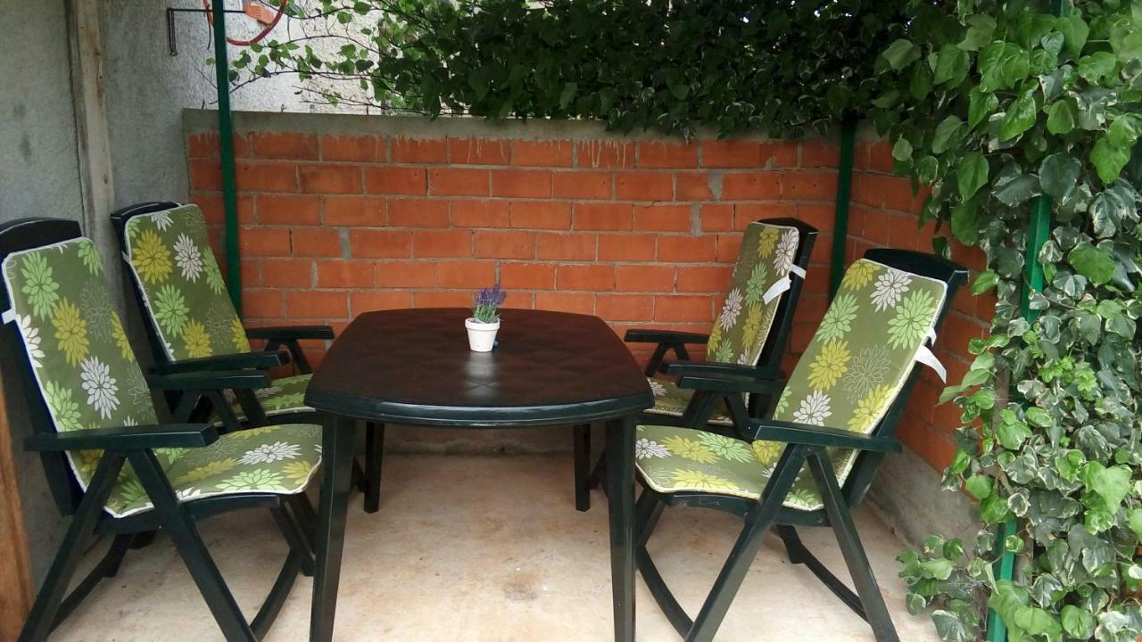 Apartmani Dana ซูโกชัน ภายนอก รูปภาพ