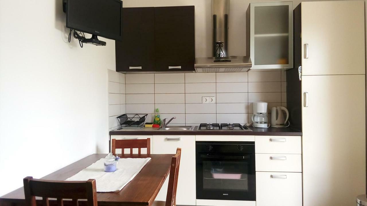 Apartmani Dana ซูโกชัน ภายนอก รูปภาพ