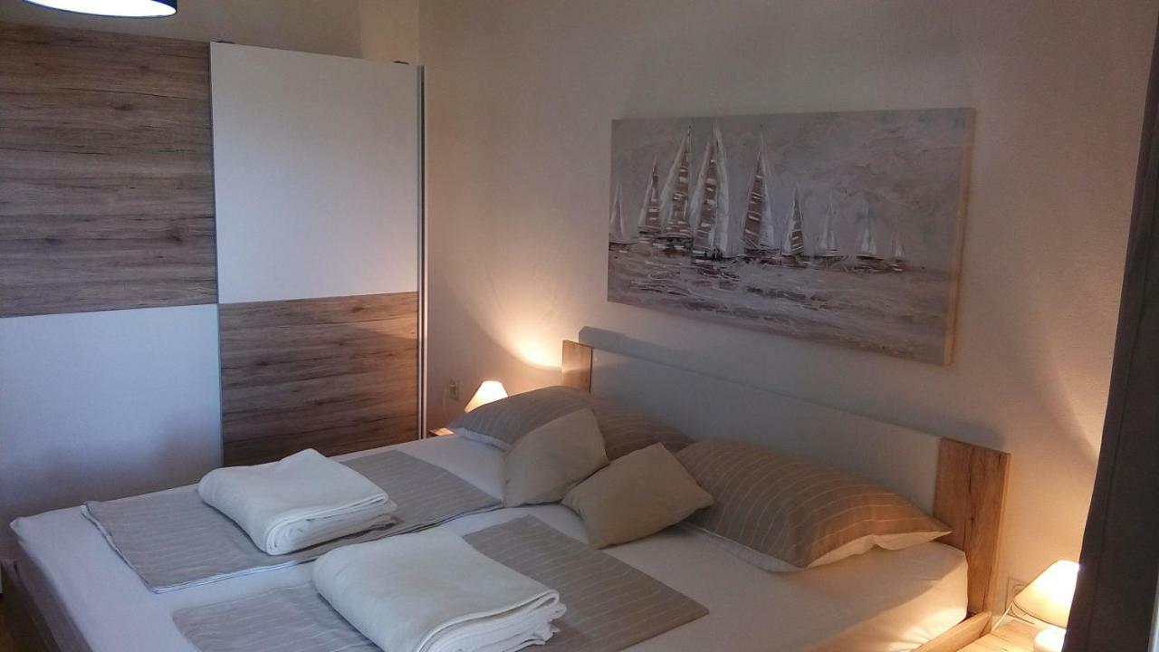 Apartmani Dana ซูโกชัน ภายนอก รูปภาพ
